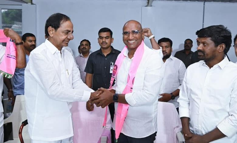 KCR to appoint Praveen Kumar as BRS general secretary