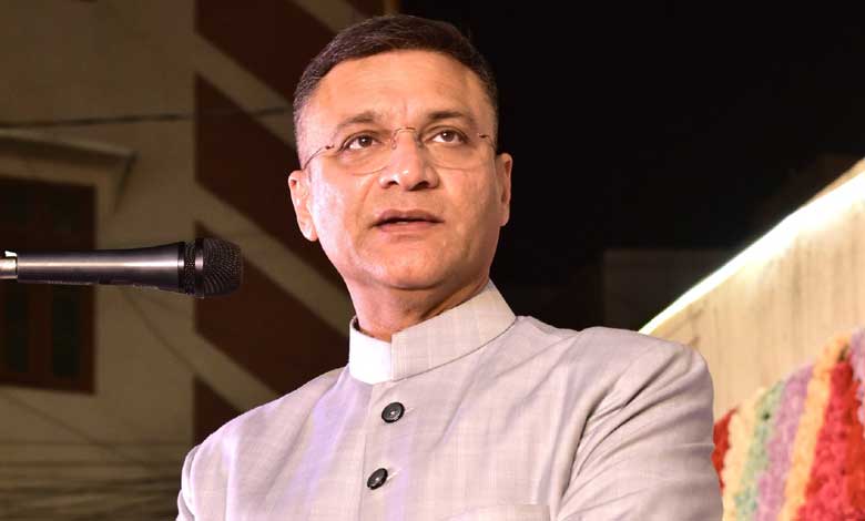 Akbaruddin Owaisi Gives Strong Response to Modi, Watch Video