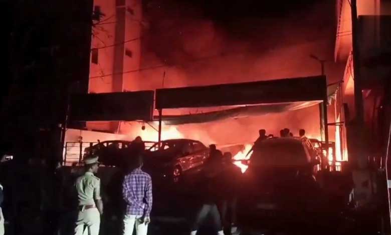 Hyderabad: Fire Engulfs Pre-Owned Car Showroom in Jubilee Hills; 16 Vehicles Damaged