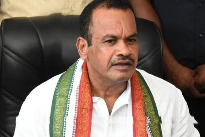 If BRS wins two Lok Sabha seats, I will resign from post of Minister: Komatireddy
