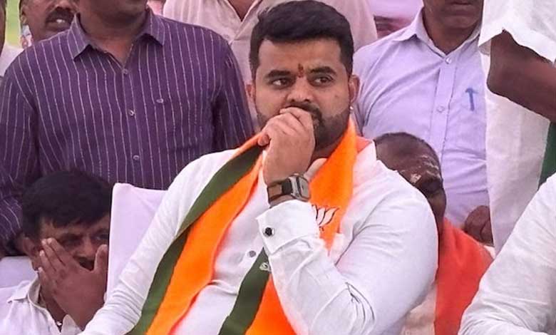 As hundreds of women 'sexually abused' by JD(S) MP Prajwal Revanna, Congress demands his arrest