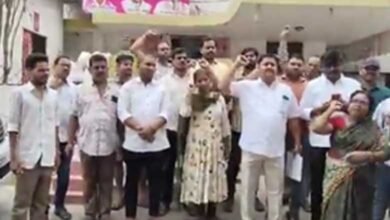 2BHK scheme applicants stage protest at BRS candidate’s house