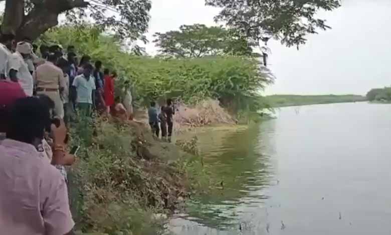 Four youths from Hyderabad washed away in Andhra rivulet: Video