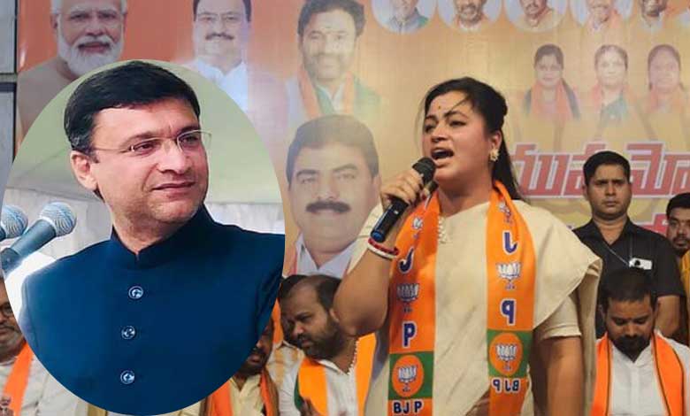 Remove police for "15 seconds": BJP's Navneet Rana to Akbaruddin Owaisi's "15 minutes": Video