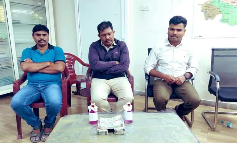 Hyderabad: ACB traps Circle Inspector, Sub-Inspector, and middleman accepting Rs 3 lakh bribe