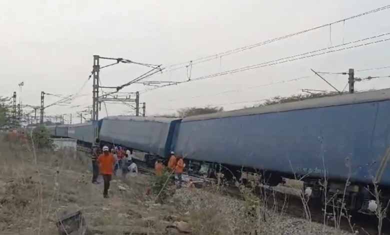 Goods train derails in Telangana: Video