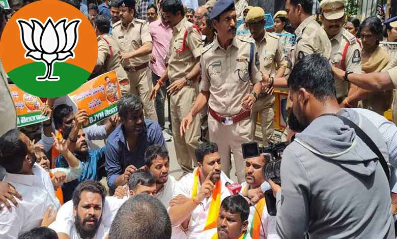 BJP youth wing holds protest demanding release of 'job calendar' in Telangana