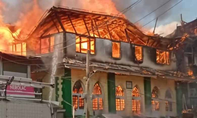 JK: Mosque gutted in massive fire in Srinagar: Video