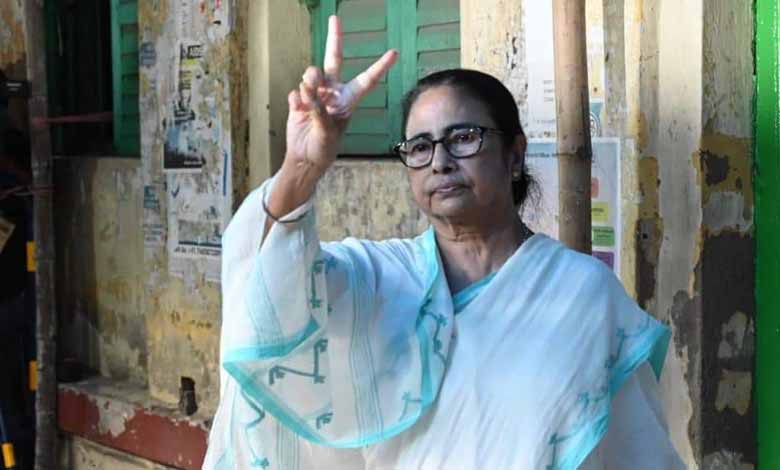 Mamata casts vote in south Kolkata