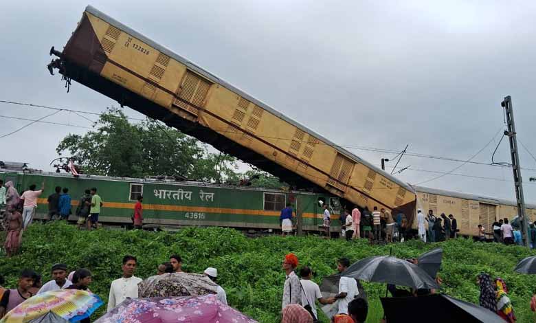 Toll rises to 10 in West Bengal train accident