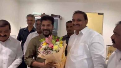 Telangana News | BRS MLA Arekapudi Gandhi joins Congress