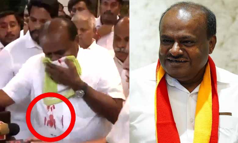 Union Minister Kumaraswamy hospitalized after nose starts bleeding at press meet: Video