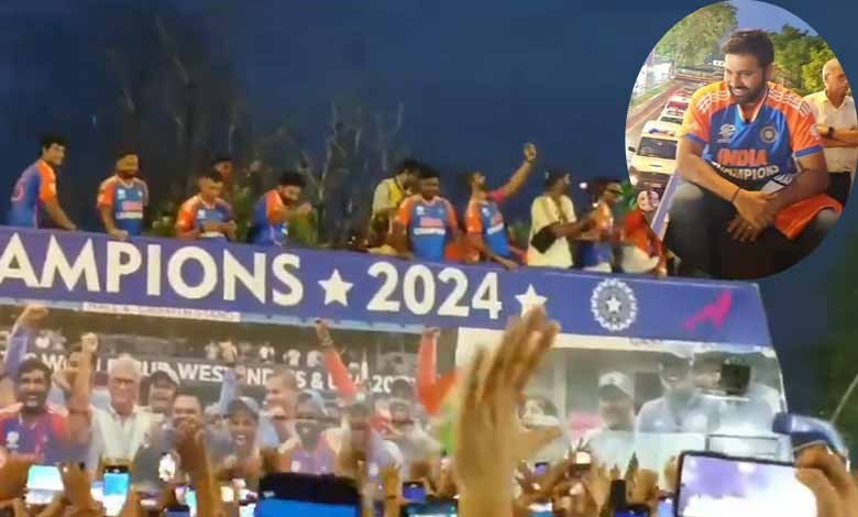 Victory Parade | Traffic comes to standstill as India's victory parade starts in Mumbai: Live Video