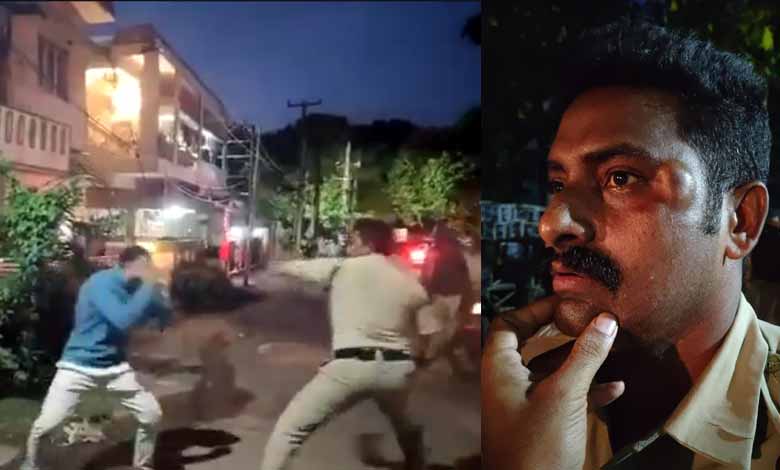 Andhra News | Youth Assault Police Officers Under Influence of Ganja: Video