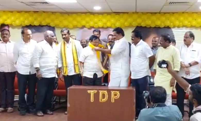 Andhra News | Seven YSRCP corporators in Vizag join TDP, many others likely to follow