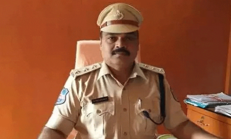 Telangana News | Suspended cop gets interim bail phone tapping case