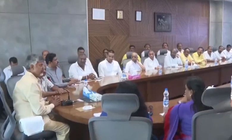 Andhra News | CM Naidu Holds Review Meeting on Achyutapuram Pharma Company Accident: Video