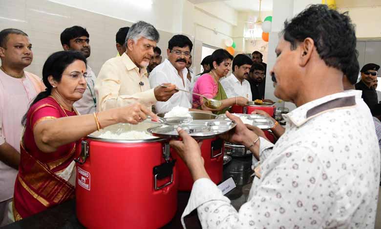 Andhra News | CM Naidu inaugurates subsided food at Anna Canteen