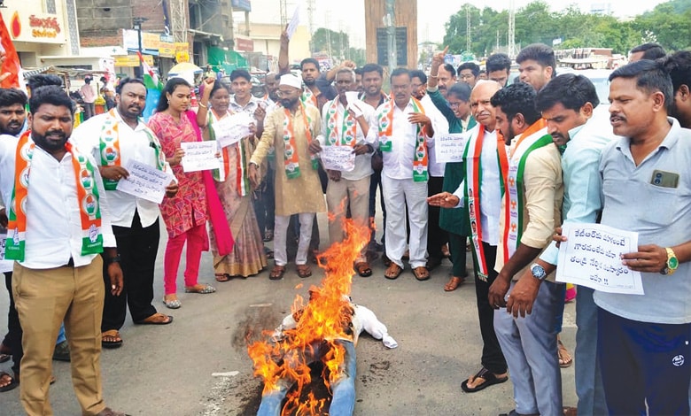 Congress Workers Burn KTR's Effigy over Remarks on Women's Free Bus Travel Scheme