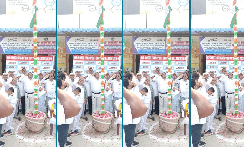 Director of Naseeb Cargo Movers Hoists Tricolor on 78th Independence Day at Aramghar X Road