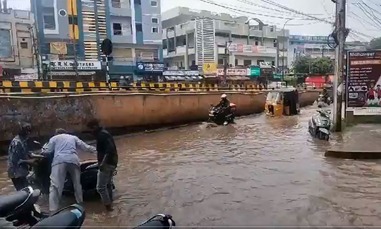 Hyderabad Rain | Heavy Rains Cool Down City but Cause Traffic Disruptions