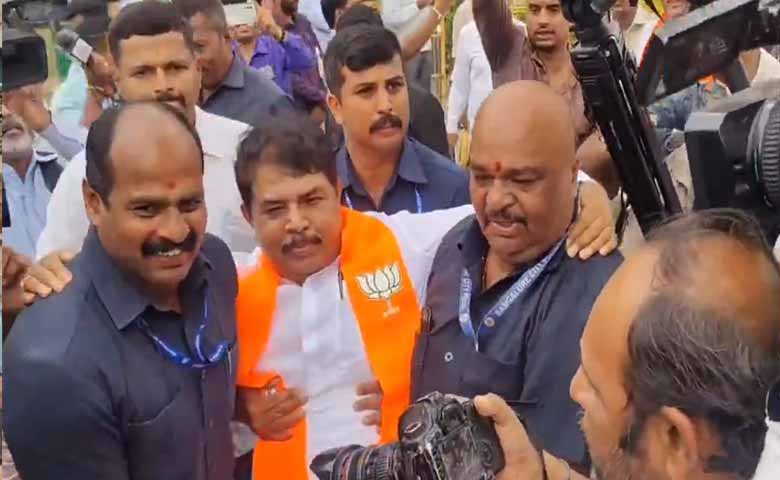 K’taka BJP lays siege to Vidhana Soudha demanding CM’s resignation; leaders detained