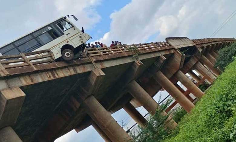 Driver Miraculously Escapes After Bus Crashes into Bridge Railing, Hangs Off Edge in Sangareddy