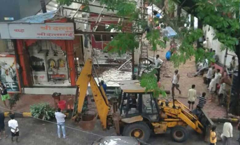 Dharavi tense as locals stop BMC from razing 'illegal' portion of mosque; talks defuse situation