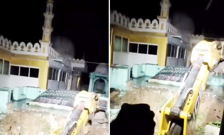 Supreme Court's Order Violated: Graveyard, Dargah, and Mosque Demolished in Gujarat (Video Goes Viral)