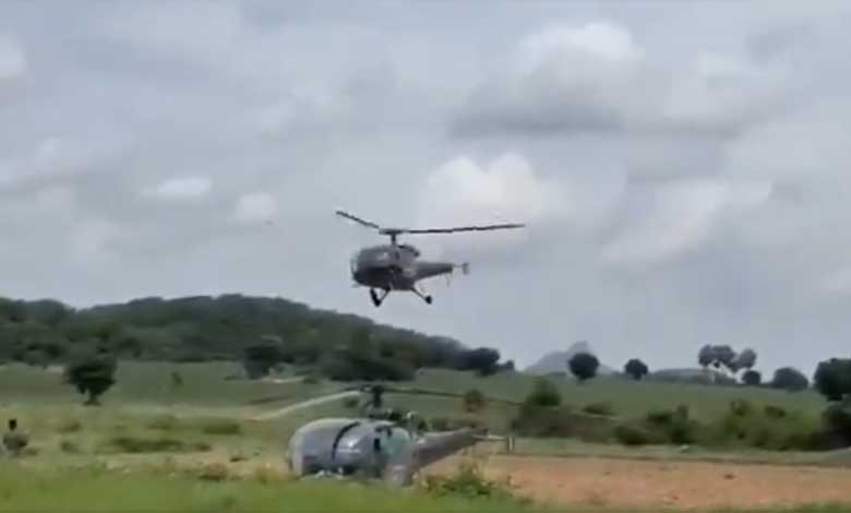 Army Helicopter Makes Emergency Landing in Fields Near Vanipakala, Nalgonda District: Video