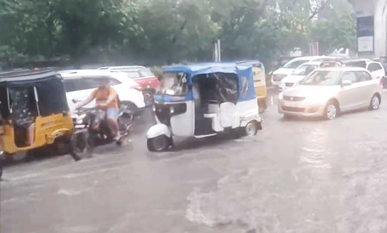 Hyderabad Struggles with Flooding and Traffic Issues Following Heavy Rainfall