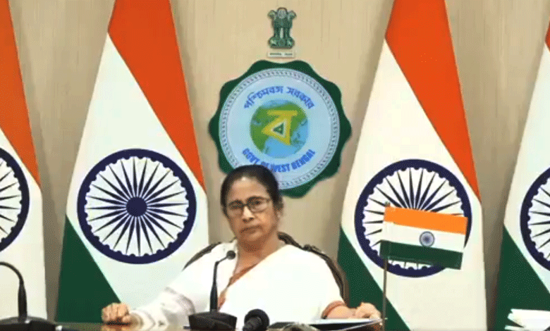 West Bengal CM Mamata Banerjee Apologizes to the Public, Offers to Resign