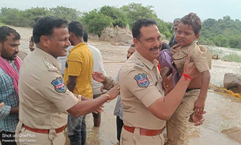 Telangana News | Nine Chenchu tribals trapped floods rescued