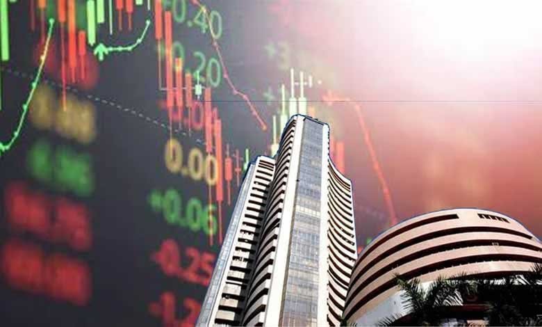 Sensex, Nifty trade flat amid mixed global cues