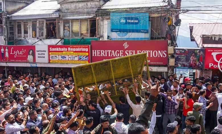 Shimla mosque dispute: Protesters break barricades, clash with police