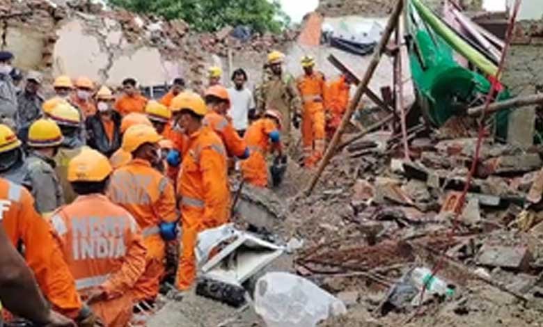 Death toll in UP building collapse rises to 10