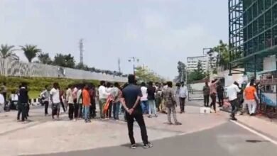 BJYM stages protest at Jagan's house over Tirumala laddu row