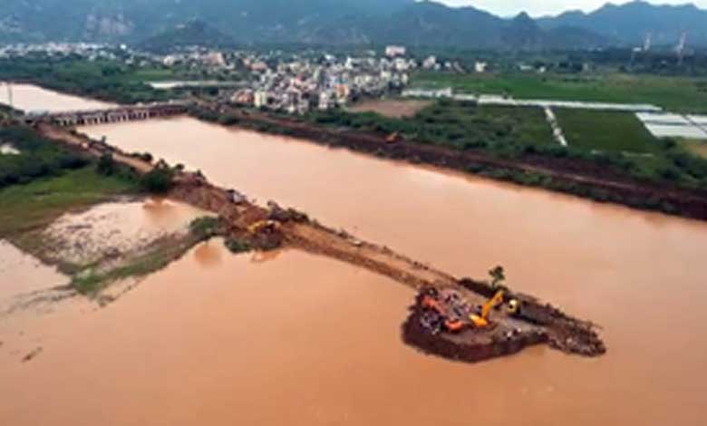 Heavy rain lashes Andhra Pradesh as depression over Bay of Bengal crosses' coast