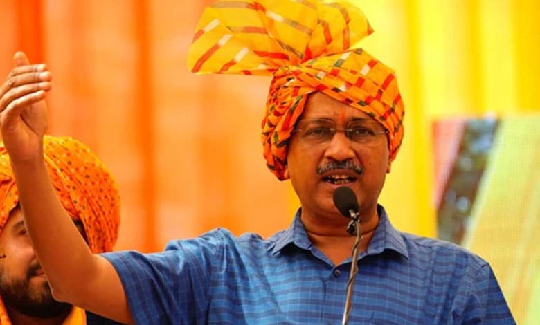 Kejriwal urges people to light diyas, avoid firecrackers on Diwali