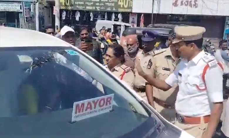 Mayor of Chittoor in Heated Argument with Traffic CI