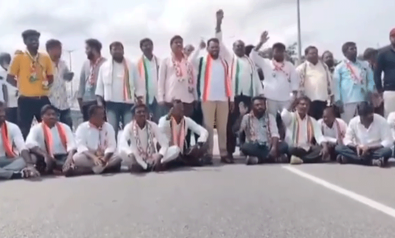 Congress Workers Protest Against MLA Kadiyam Srihari