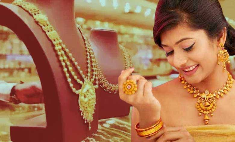 Gold jumps Rs 250 to hit fresh all-time high