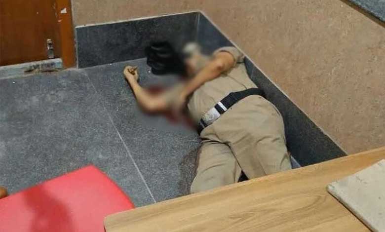 Telangana News | Head Constable Commits Suicide with Service Gun at Collectorate