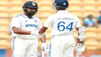 India trail by 299 at Tea, face uphill task