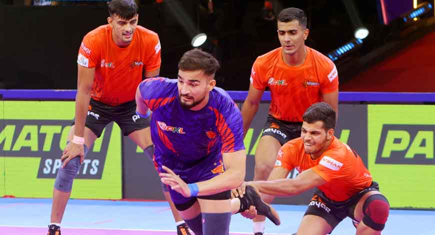 Dabang Delhi K.C. began their Pro Kabaddi League (PKL) Season 11 campaign in style, overcoming U Mumba in a thrilling contest with a final score of 36-28. A standout performance by talismanic raider Ashu Malik propelled Delhi to victory in the season's second game on opening night.