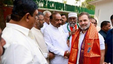 Rahul Gandhi meets representatives of Valmiki community, offers prayers at Valmiki temple