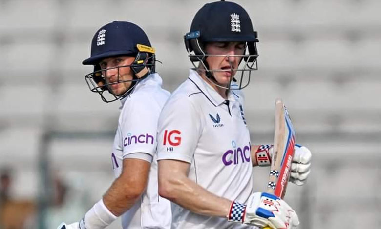 Record-breaking Root and Brook lead England to a strong 492-3 against Pakistan in 1st test