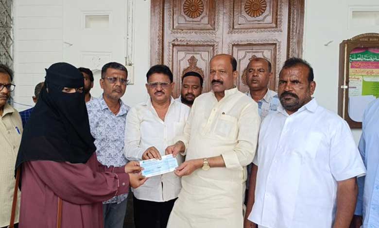 AIMIM Bahadurpura MLA Offers ₹5 Lakh Ex-Gratia to Family of Mohammed Ahmed, Victim of Recent Short Circuit Incident