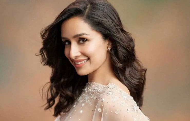 Shraddha Kapoor pulls off a prank in Shah Rukh Khan's name