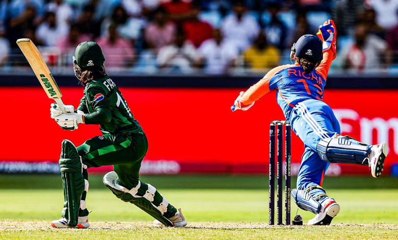 Indian women restrict Pakistan to 105/8